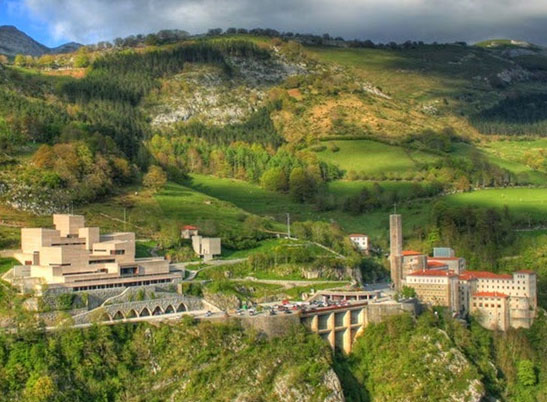 El santuario se encuentra dentro del parque natural Aizkorri-Aralar.