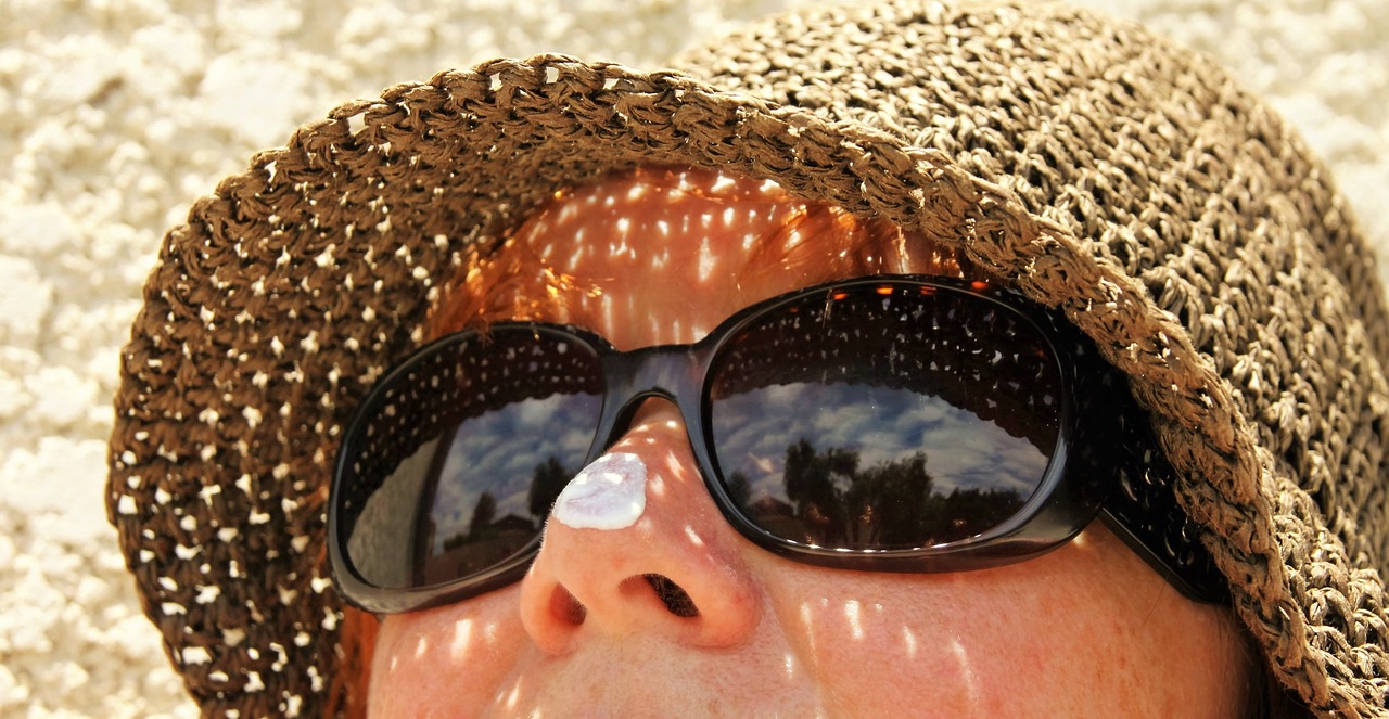  La exposición a los rayos solares (UV) es uno de los principales factores de riesgo frente a un melanoma, el cáncer de piel más peligroso