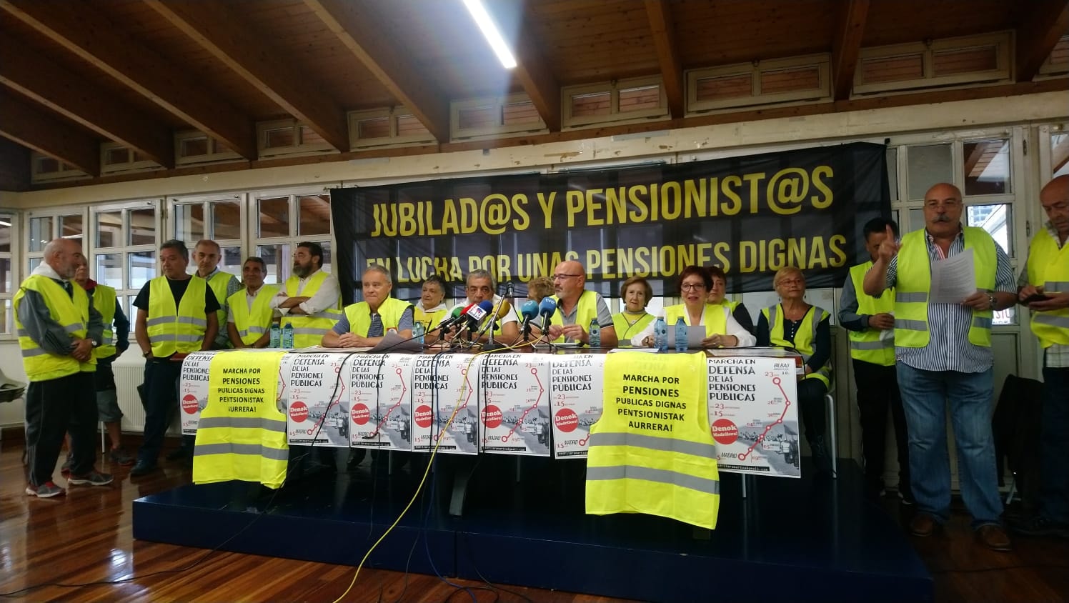 Pensionistas de Bizkaia marchan a pie a Madrid, en defensa de las pensiones públicas