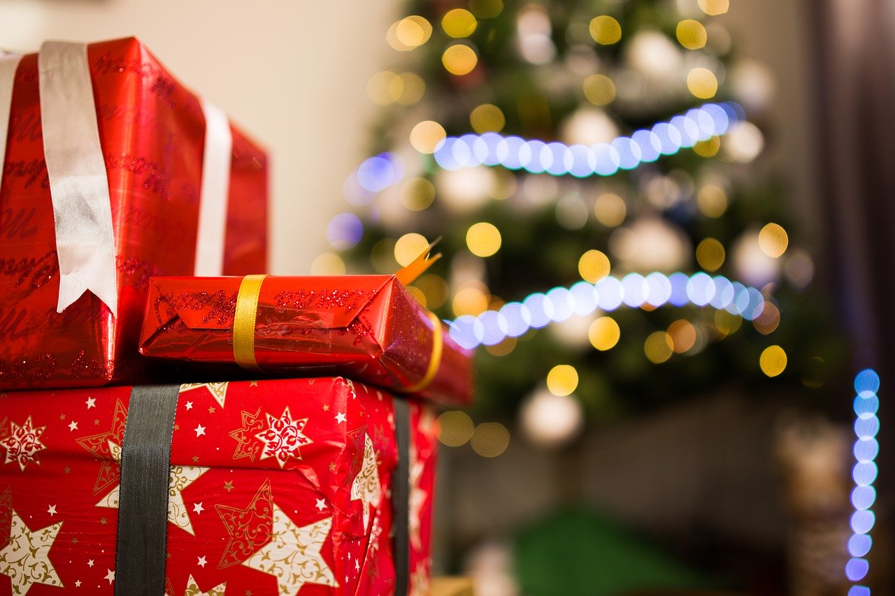OCU ofrece 10 consejos antes de hacer las compras navideñas y lanza una guía para comparar y ahorrar