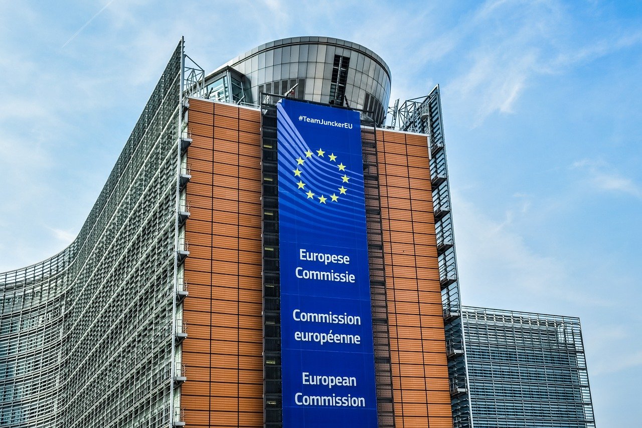 No dejar a nadie atrás’: la UE presenta derechos digitales para mayores