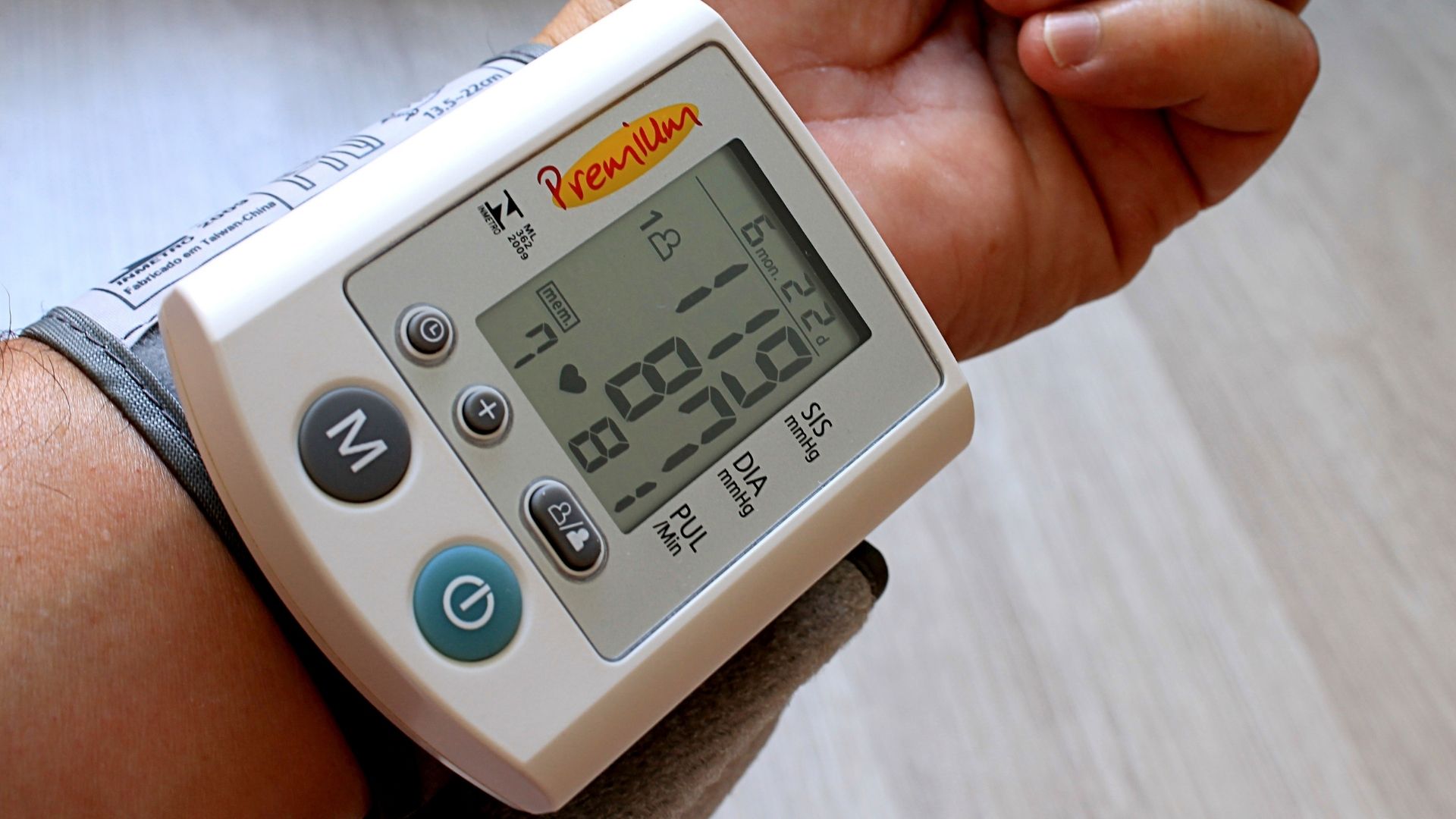Cómo medir la presión arterial en casa con precisión