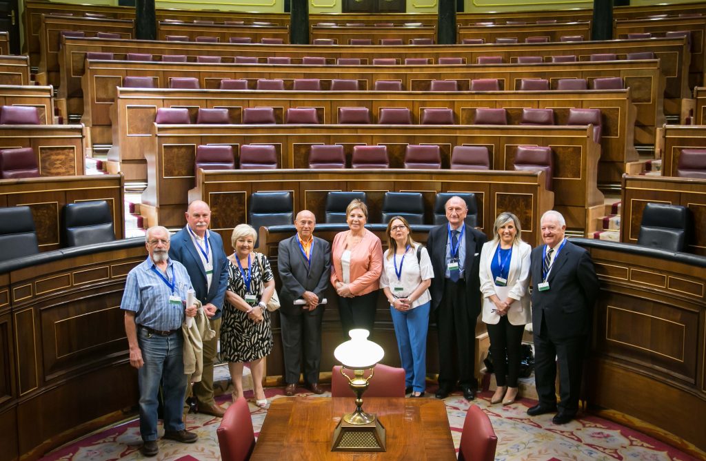 Encuentro de los miembros de la Comisión de la Estrategia Nacional del Envejecimiento del Consejo Estatal de las Personas Mayores en el Congreso de los Diputados el 26 de junio de 2017, con la Sra. Celia Villalobos, presidenta de la Comisión del Pacto de Toledo
