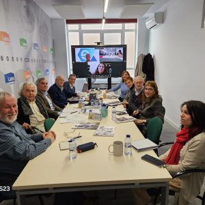 Reunión del Foro Lidea con representantes de diversas organizaciones de personas mayores y entidades sociales en la sede de Lares.