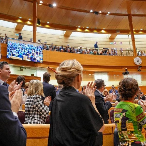 Aplauso en el Congreso durante la aprobación de la reforma constitucional que elimina el término "disminuido" en favor de las personas con discapacidad.