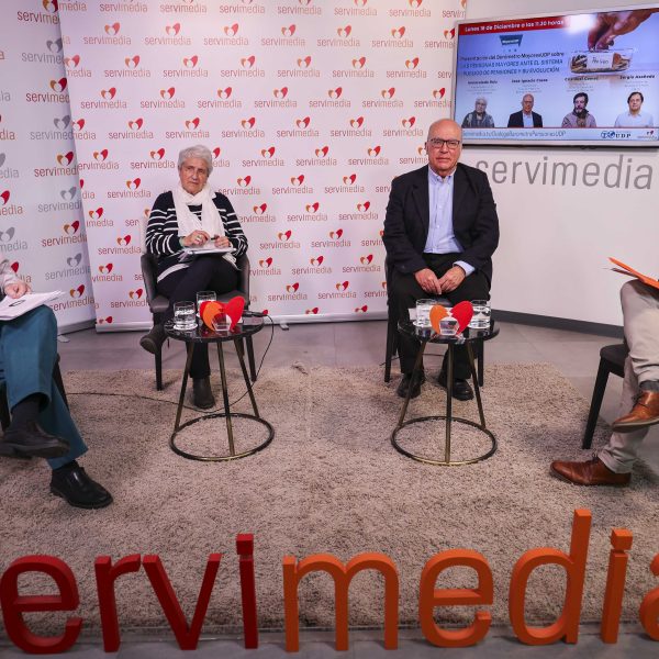 Participantes en la presentación del Barómetro UDP sobre la opinión de las personas mayores sobre las pensiones, en la sede de Servimedia.