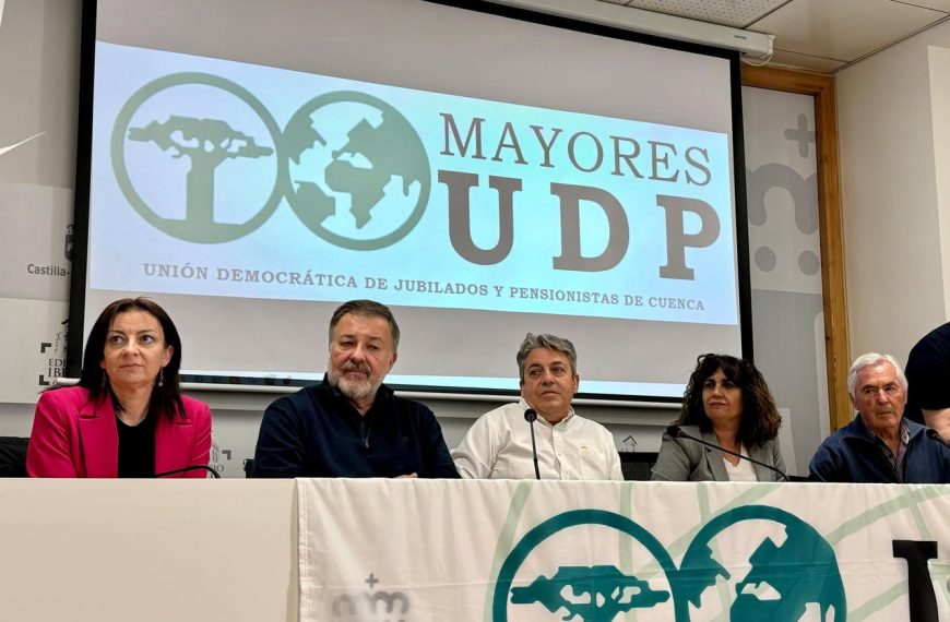 En la imagen (de izquierda a derecha) aparecen: Estela Soliva (concejala de Servicios Sociales), Darío Dolz (alcalde de Cuenca), Justo Mora (presidente de UDP Cuenca), Susana Zomeño (delegada provincial de Bienestar Social) y otro representante de UDP Cuenca.