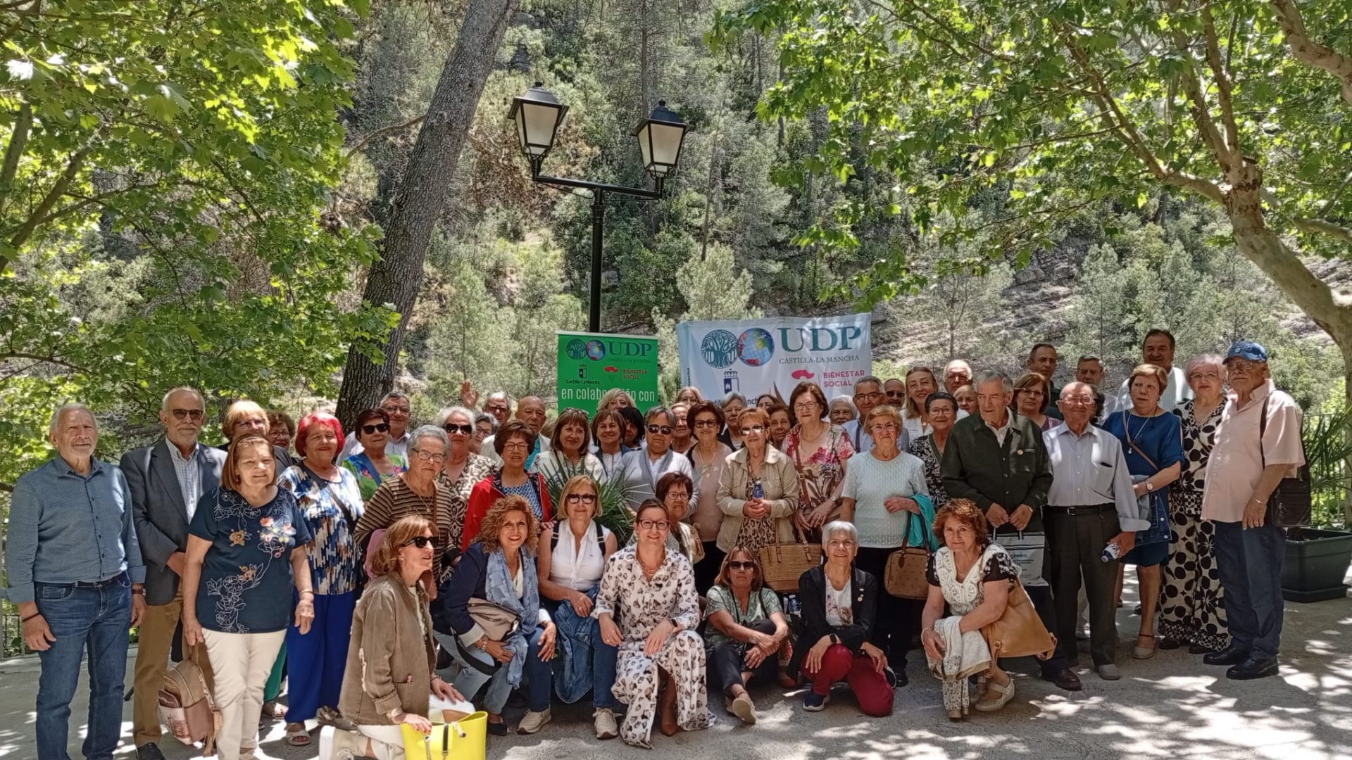 Grupo de mayores en la jornada sobre envejecimiento activo y voluntariado de UDP Castilla-La Mancha en Yeste