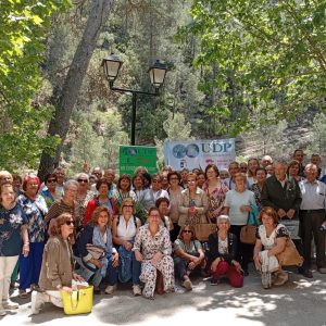 Grupo de mayores en la jornada sobre envejecimiento activo y voluntariado de UDP Castilla-La Mancha en Yeste