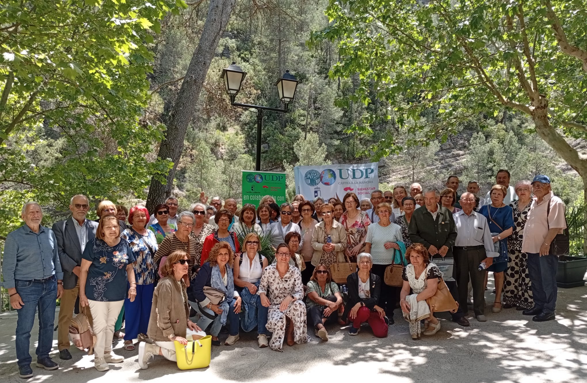 Grupo de mayores en la jornada sobre envejecimiento activo y voluntariado de UDP Castilla-La Mancha en Yeste